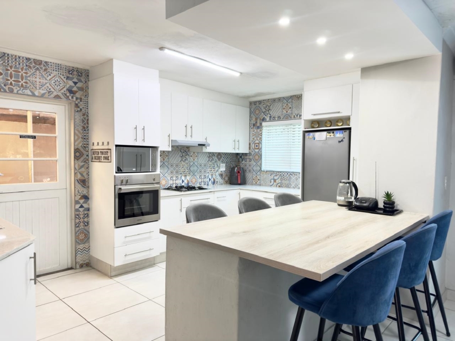  Bedroom Property for Sale in Lentegeur Western Cape